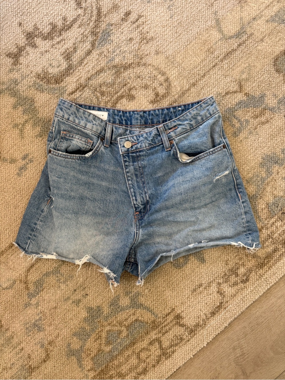 Zara Denim High-Rise Distressed Women's Shorts - Light Blue